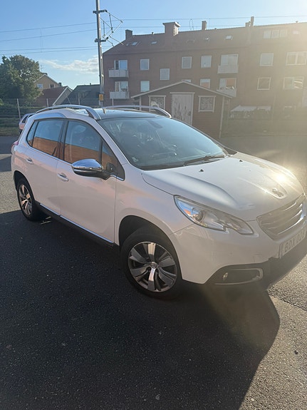 Peugeot 2008 2 of 8