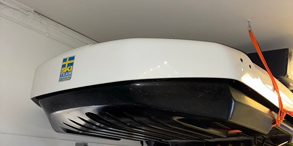Thule Motion takbox vit/svart med takräcken