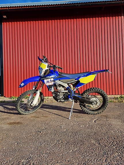 Yamaha WR250F 2 of 7