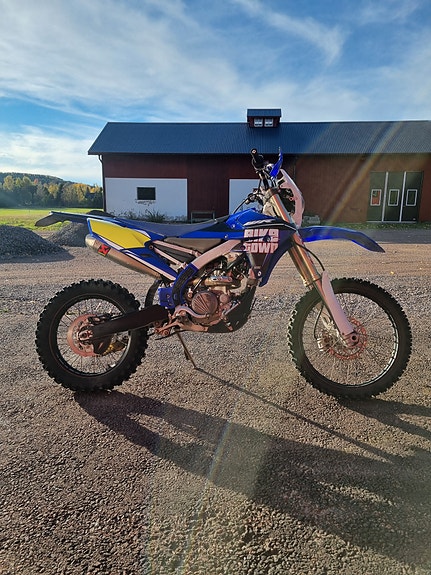 Yamaha WR250F 3 of 7