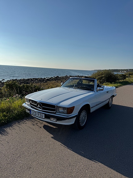 Mercedes-Benz 420 SL 2 of 10