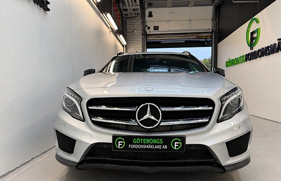 Mercedes-Benz GLA 220 d 2 of 8