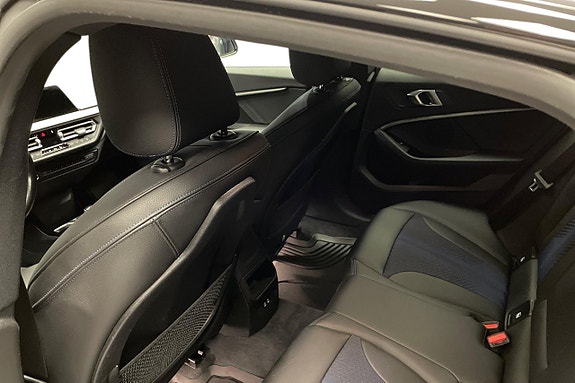 BMW 218i 9 of 13