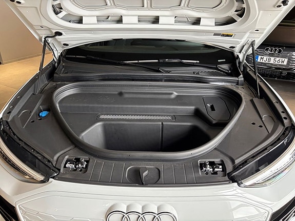 Audi Q6 e-tron 14 of 14