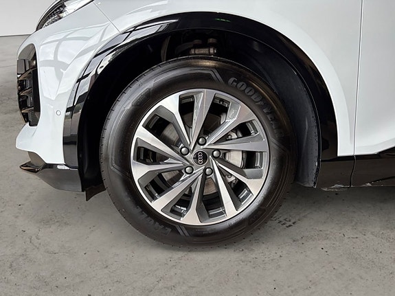 Audi Q6 e-tron 6 of 14
