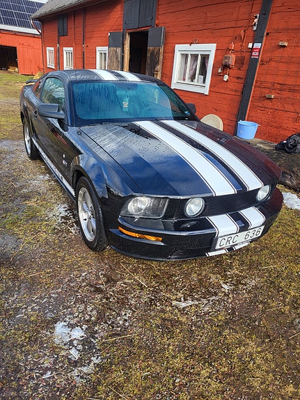 Ford Mustang 3 of 11