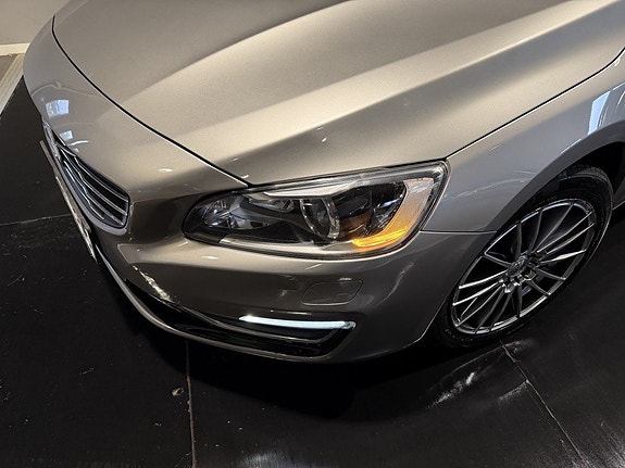 Volvo S60 11 of 30