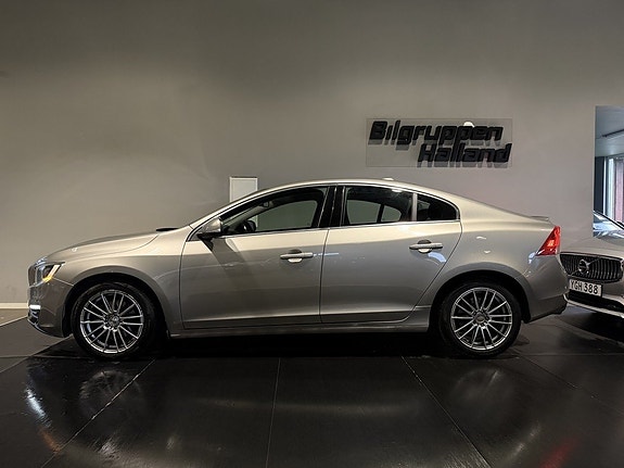 Volvo S60 2 of 30