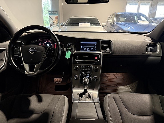 Volvo S60 14 of 30