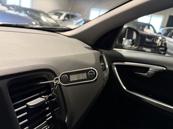 Volvo S60 27 of 30