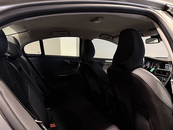 Volvo S60 17 of 30