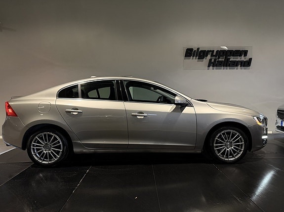 Volvo S60 7 of 30
