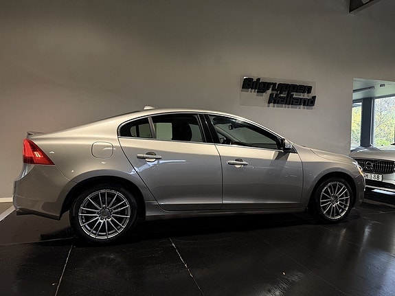 Volvo S60 8 of 30