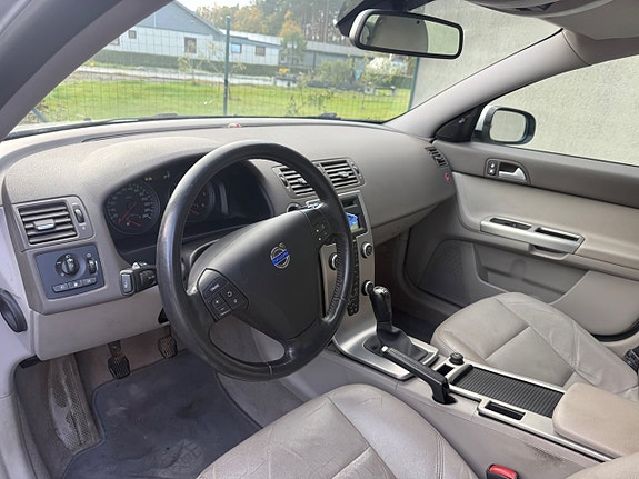 Volvo V50 9 of 13