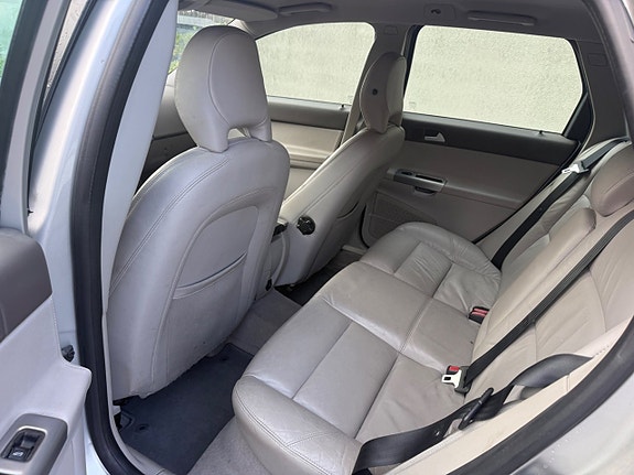 Volvo V50 10 of 13