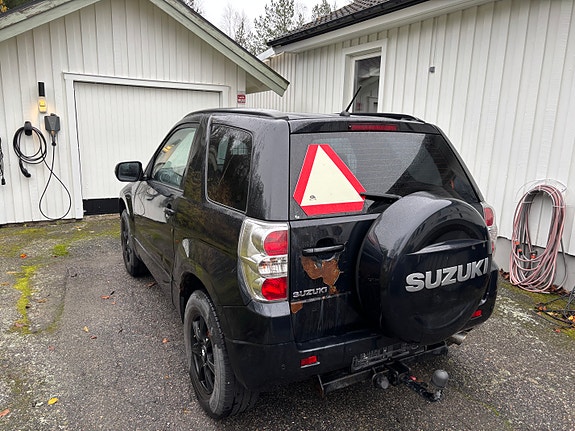 Suzuki Grand Vitara 4 of 8