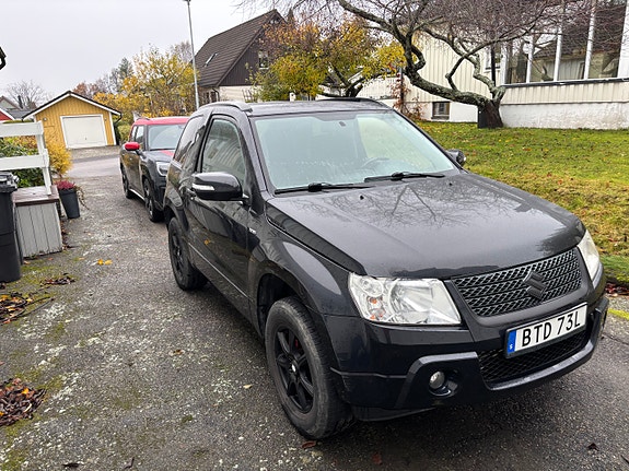 Suzuki Grand Vitara 2 of 8