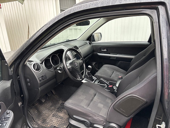 Suzuki Grand Vitara 6 of 8