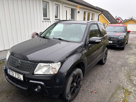 Suzuki Grand Vitara 3 of 8