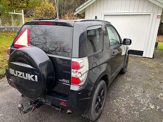 Suzuki Grand Vitara 5 of 8