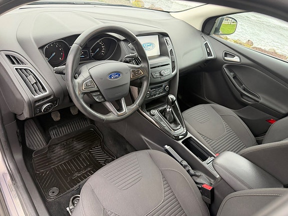 Ford Focus 9 of 15