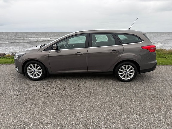 Ford Focus 2 of 15