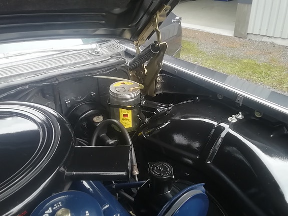 Cadillac Sedan DeVille 24 of 28