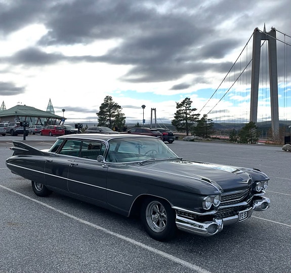 Cadillac Sedan DeVille 17 of 28