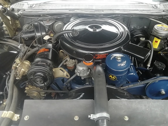 Cadillac Sedan DeVille 22 of 28