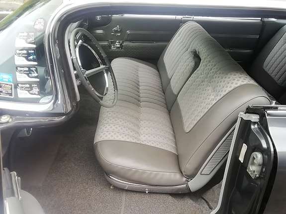 Cadillac Sedan DeVille 11 of 28