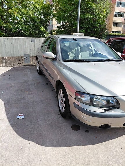 Volvo S60 2 of 11