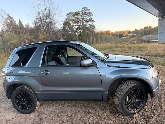 Suzuki Grand Vitara 4 of 7