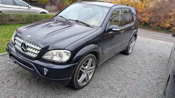 Mercedes-Benz ML 500 2 of 5
