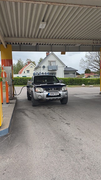 Nissan Navara 2 of 10