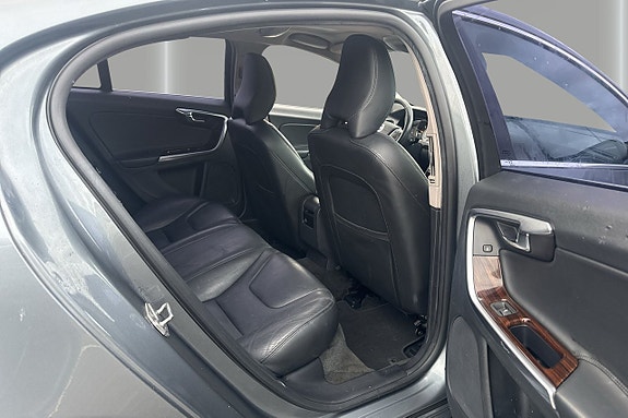 Volvo S60 12 of 15