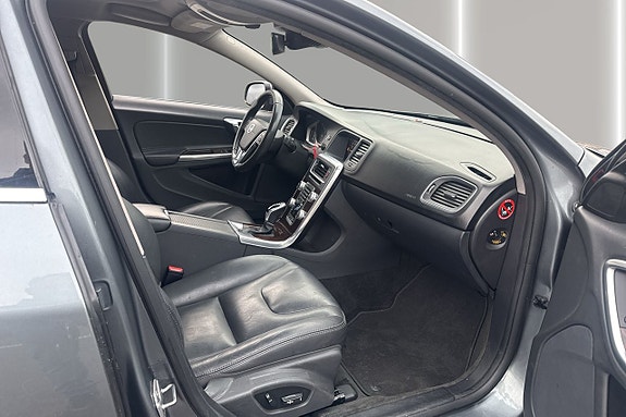 Volvo S60 13 of 15