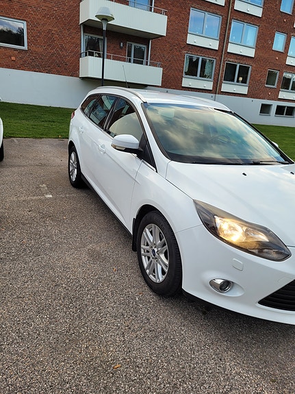 Ford Focus 2 of 4