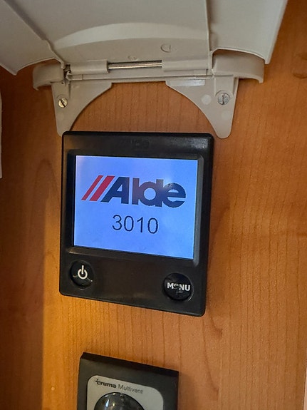 Rapido 9066 DF (3.0 177HK) Långbädd! ALDE! Golvvärme! Stödben! Stort garage! 12V Takfläkt! 17 of 21