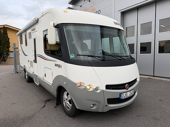 Rapido 9066 DF (3.0 177HK) Långbädd! ALDE! Golvvärme! Stödben! Stort garage! 12V Takfläkt! 18 of 21