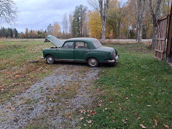 Mercedes-Benz 180 D 4 of 17