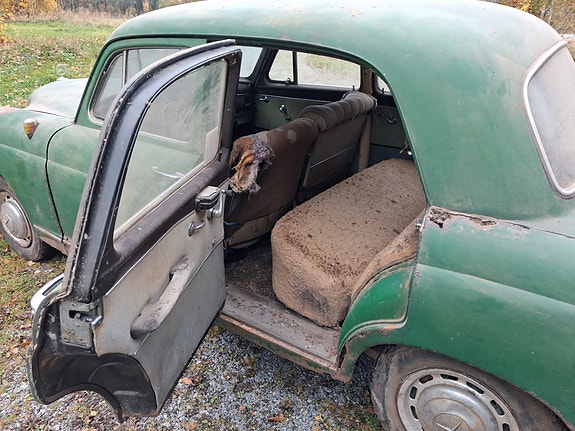 Mercedes-Benz 180 D 15 of 17