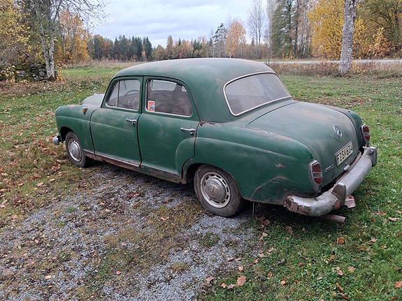 Mercedes-Benz 180 D 16 of 17