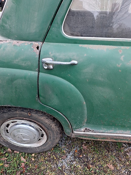 Mercedes-Benz 180 D 11 of 17
