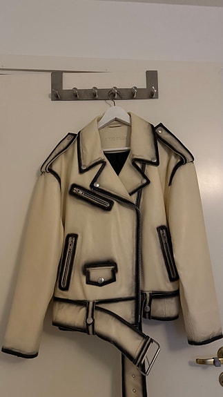 Product image 1 of 6