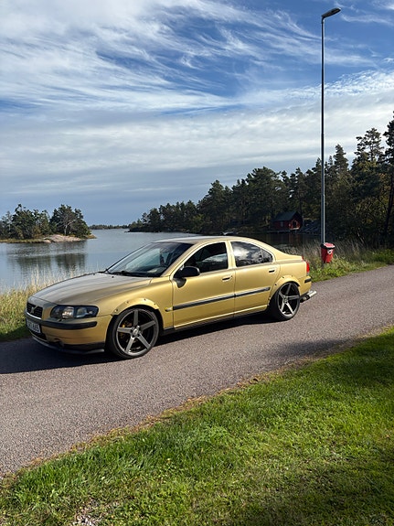 Volvo S60 2 of 9