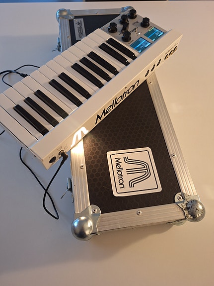 Product image 1 of 2