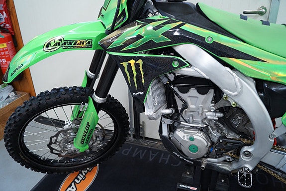 Kawasaki KXF 450 2 of 9
