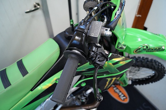 Kawasaki KXF 450 8 of 9
