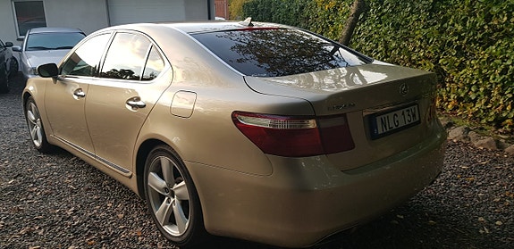 Lexus LS460 5 of 30