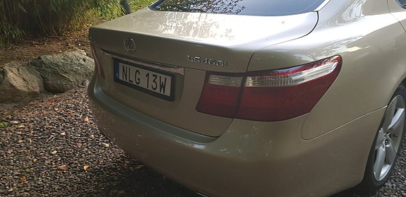 Lexus LS460 7 of 30